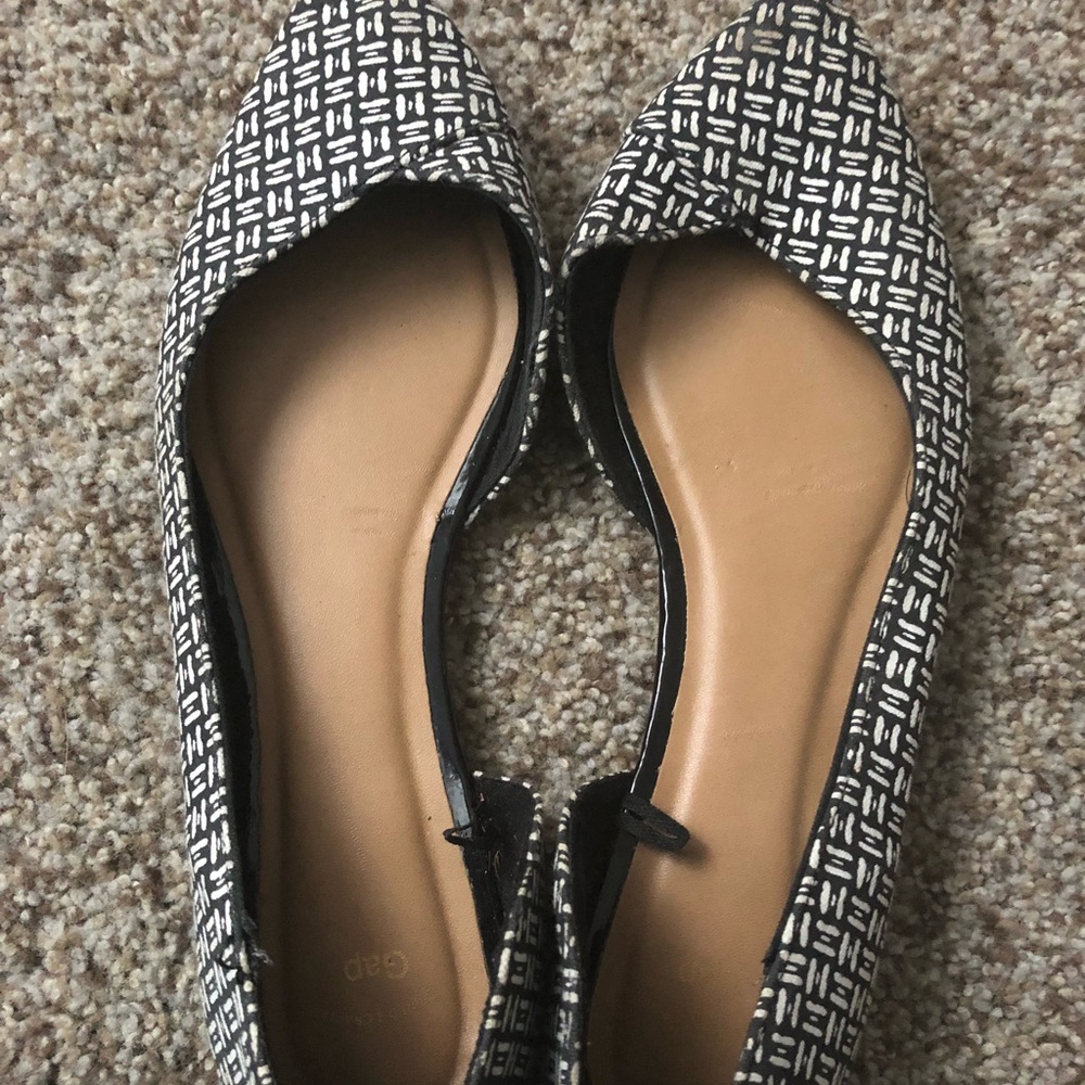 GAP flats- worn once.